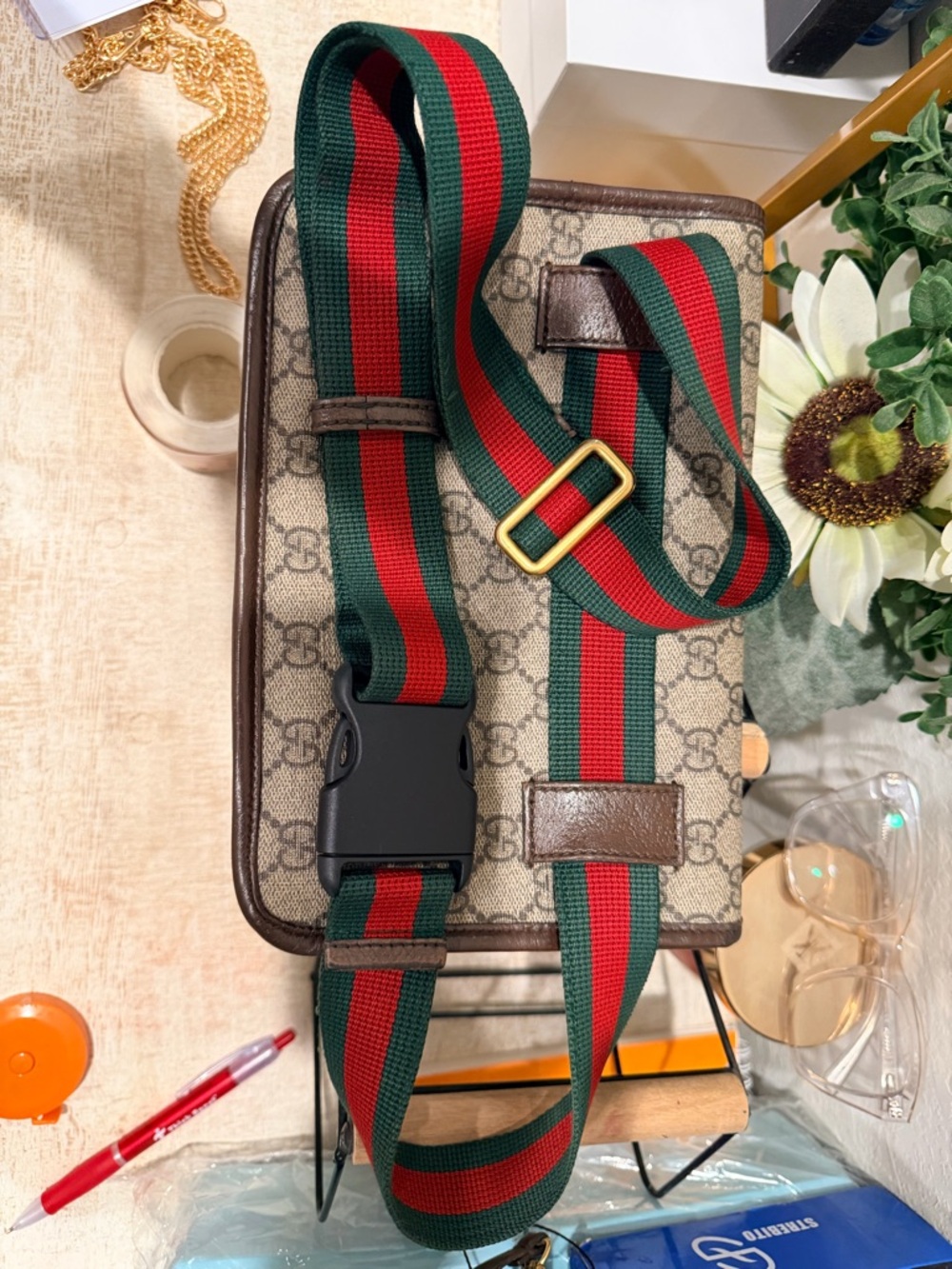 Gucci Vintage Neo GG Supreme Messenger Bag - Picture 2 of 12